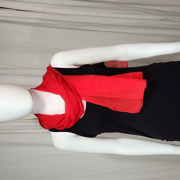 5/$25🌴Red Sheer 100% Polyester Made in Italy Scarve - Picture 3 of 3